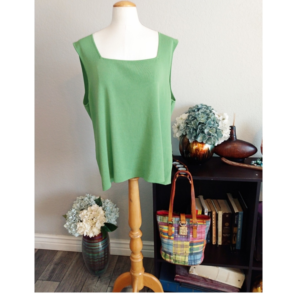 Cable & gauge sleeveless green top sz 2X